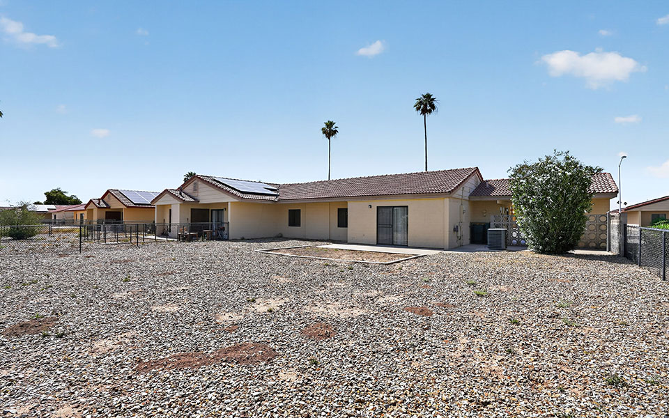 Saguaro Manor - 3x2 1172 - Exterior